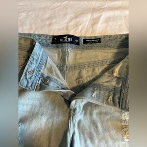 Hollister High-Rise Mom Jean Shorts Distressed Light Wash – Size 7 / 28